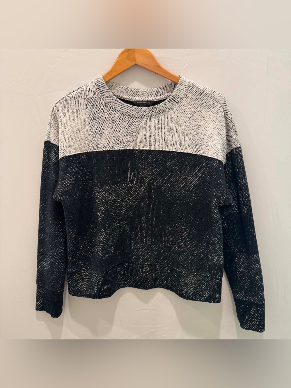 Banana Republic Black and White Colorblock Crew Sweater Women S